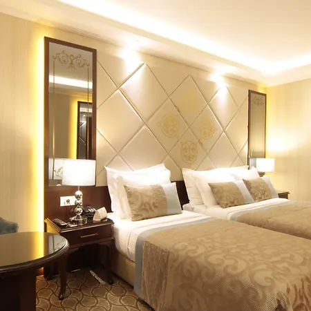 The Parma Downtown מלון 4*